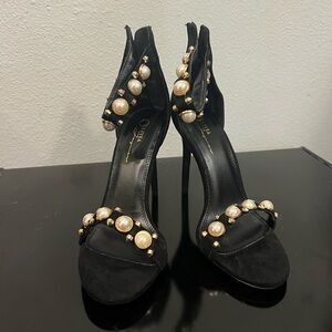 Elegant Black Heels with Pearl Accents